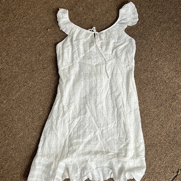 White lace summer dress - Picture 1 of 4